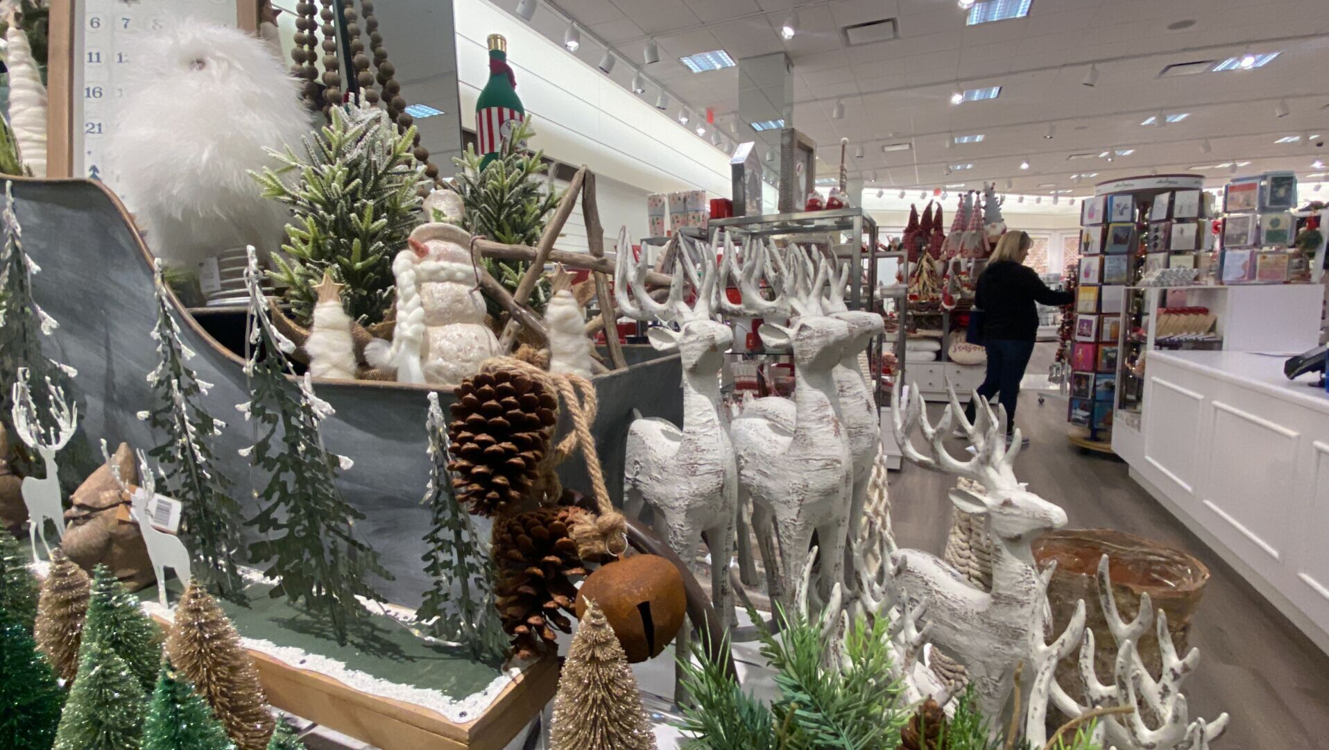 Von Maur opens